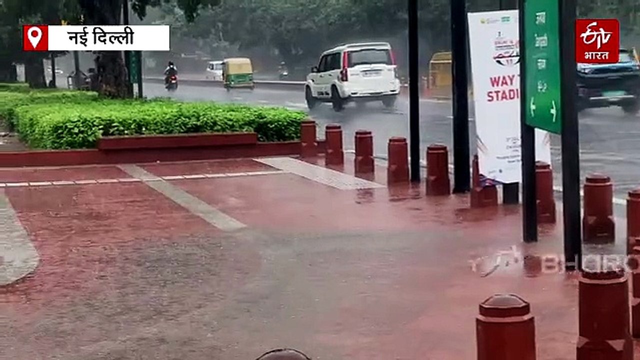 दिल्ली-एनसीआर में सुबह-सुबह बारिश से बदला मौसम का मिजाज, IMD ने जारी किया येलो अलर्ट