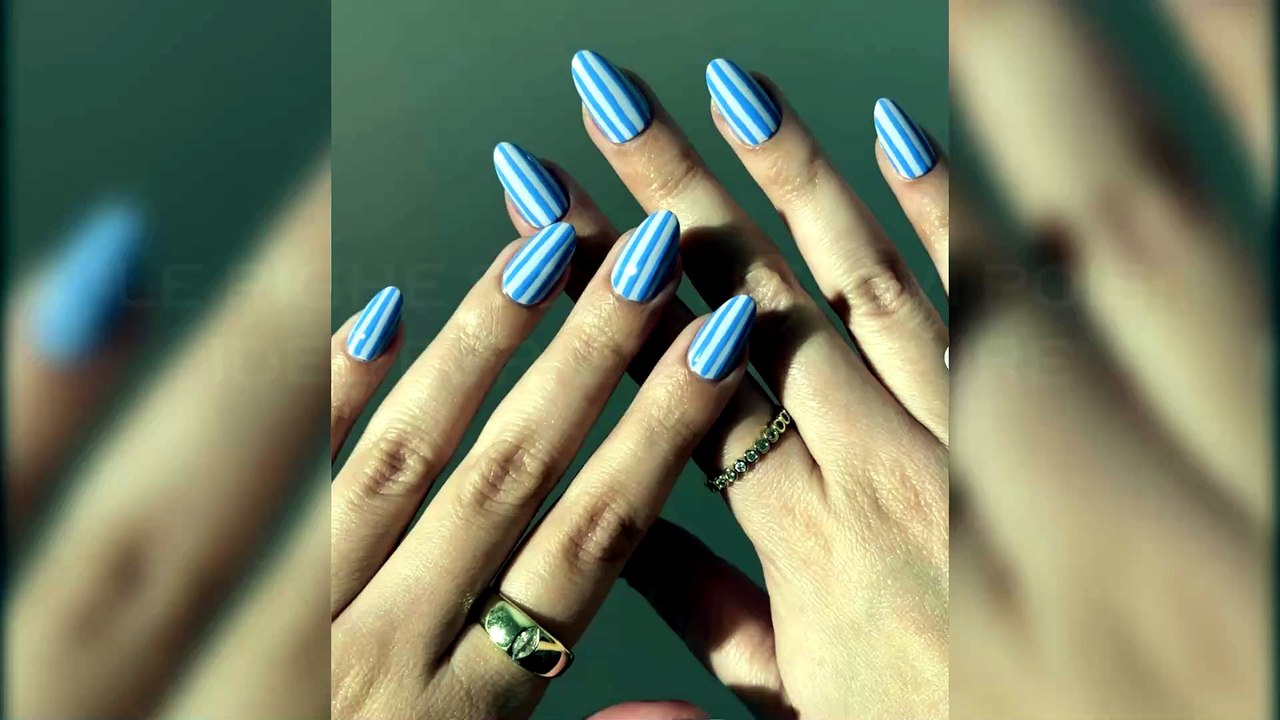 Le righe sono i nuovi pois: idee per la manicure