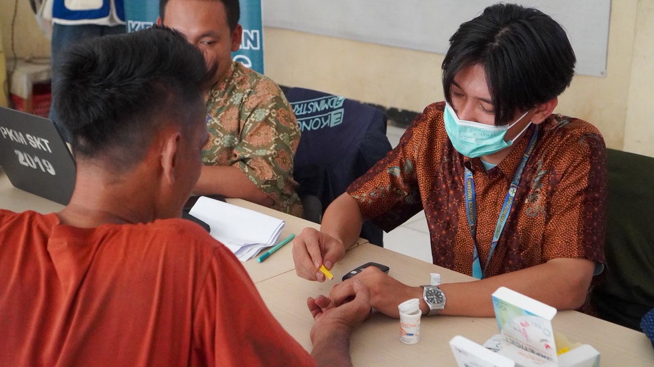 KKN UIN Jakarta Gandeng Puskesmas Sukatani Gelar Cek Kesehatan Gratis di Rajeg