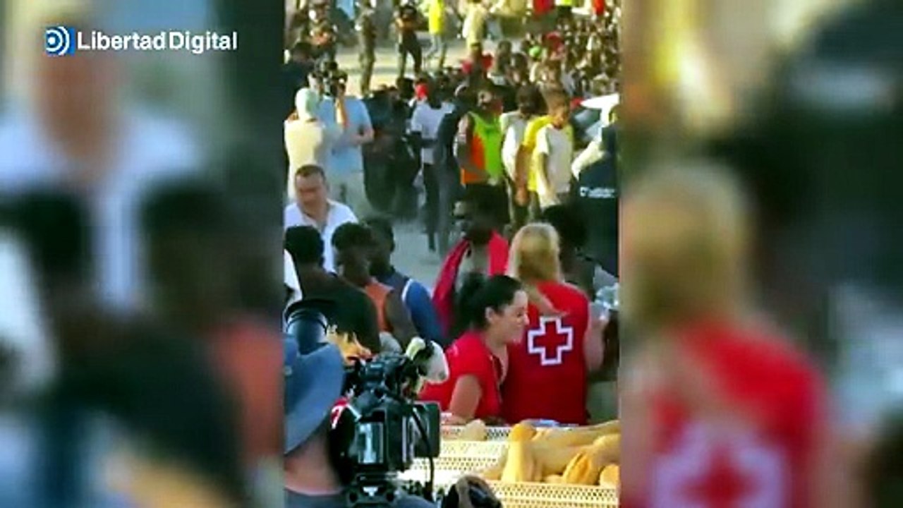 2.000 inmigrantes permanecen aún en las playas de Ceuta tras la invasión