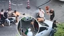Beyoğlu’nda yarı çıplak önüne atladığı motosikletliyi düşürdü; duba sopa ve tekmeyle darbedildi