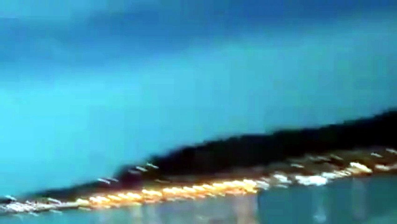 Meteor Lights Up Over Brisbane, Australia