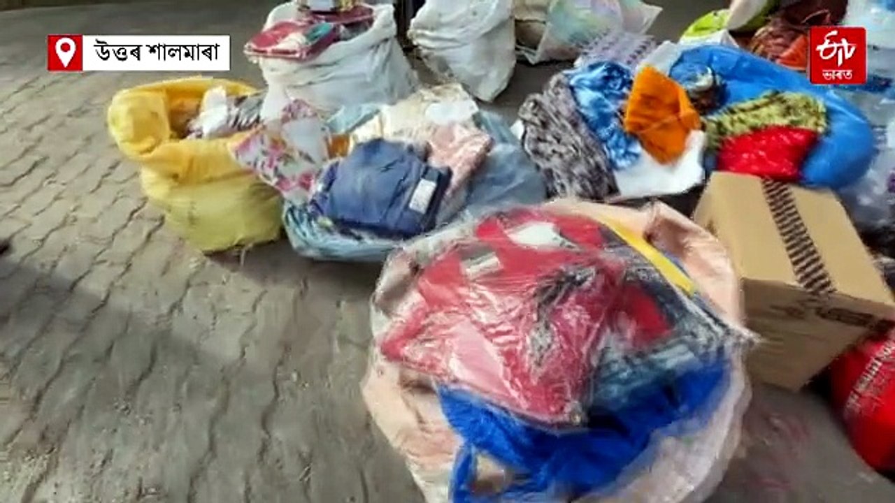 বানাক্ৰান্ত ৰাইজৰ বাবে নিজৰ দোকানৰ নতুন কাপোৰ দিলে আব্দুল মতিন শ্বেখে