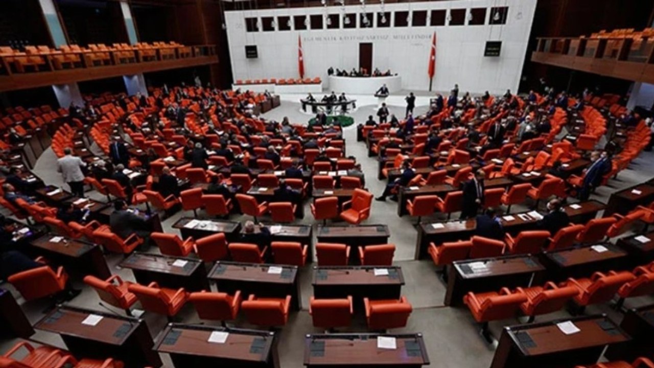 MHP lideri Bahçeli ‘Milli Dayanışma ve Toplumsal Bütünleşmenin Güçlendirilmesi' yasasına imza attı