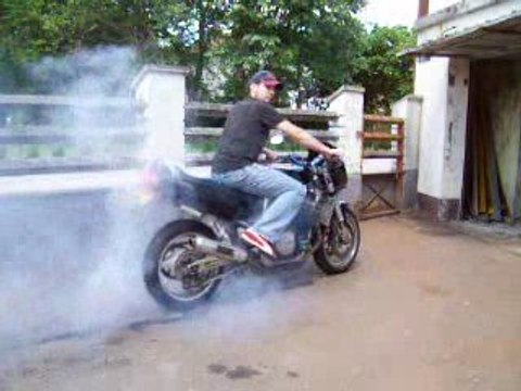 Burn out gsxr 1100