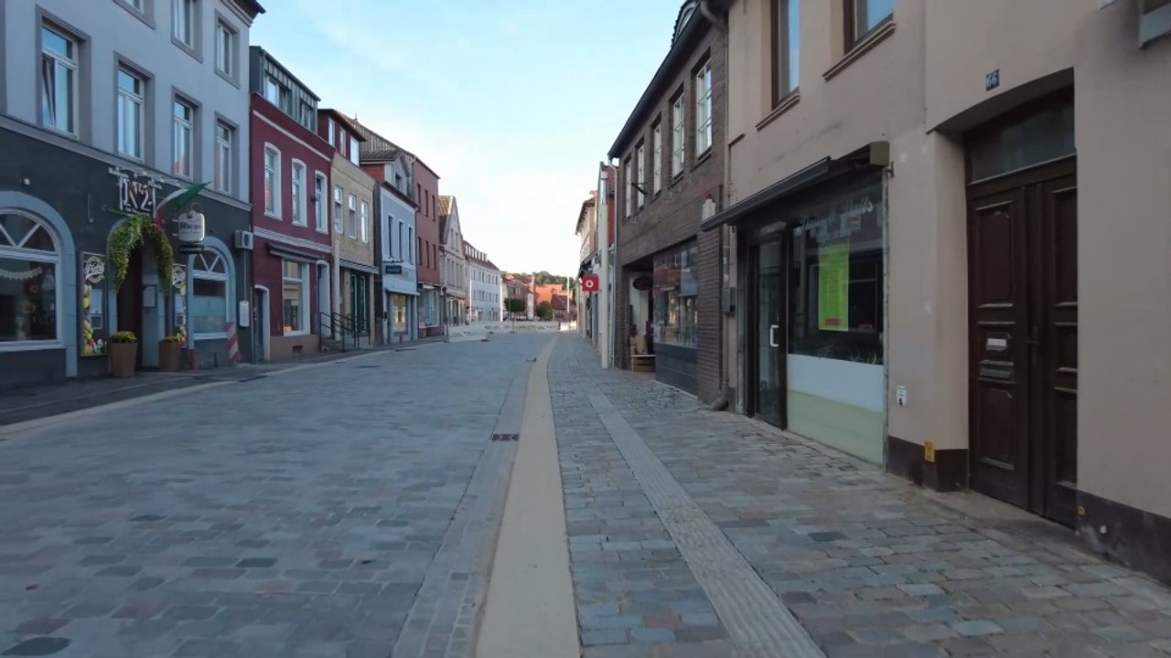 Mit dem Rad durch die Hauptstraße von Mölln (4K) 🚲🌿