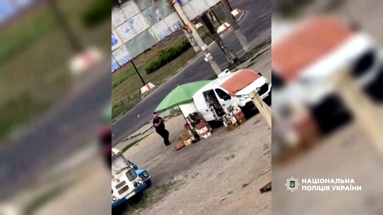 Σοκαριστικό βίντεο δείχνει ρωσικό drone να καταδιώκει πολίτη σε αγορά της Χερσώνας