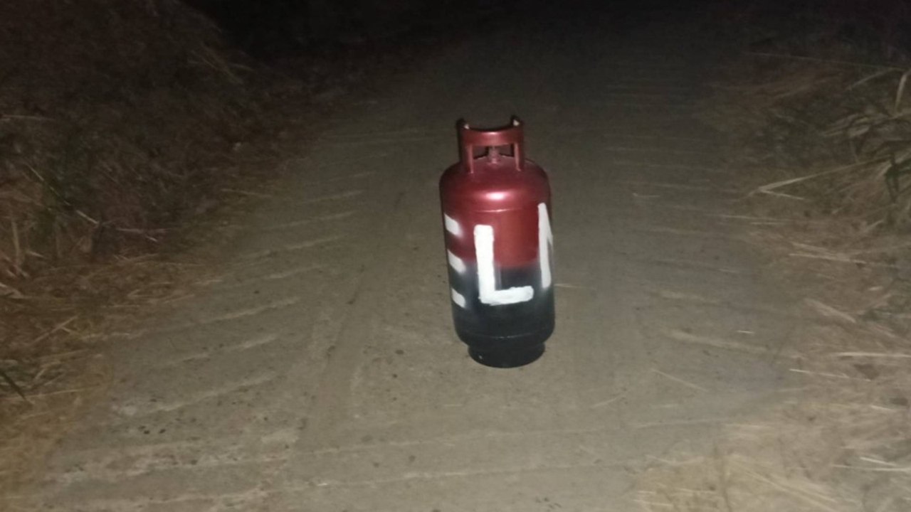 Hallan cilindros cargados con explosivos en vía que comunica a Guaduas y Chaguaní