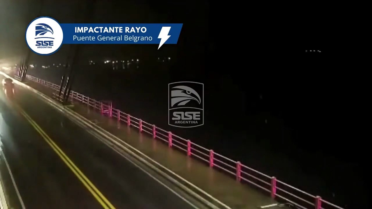 Impactante Rayo cayó anoche en el Puente Chaco-Corrientes 🌩⚡