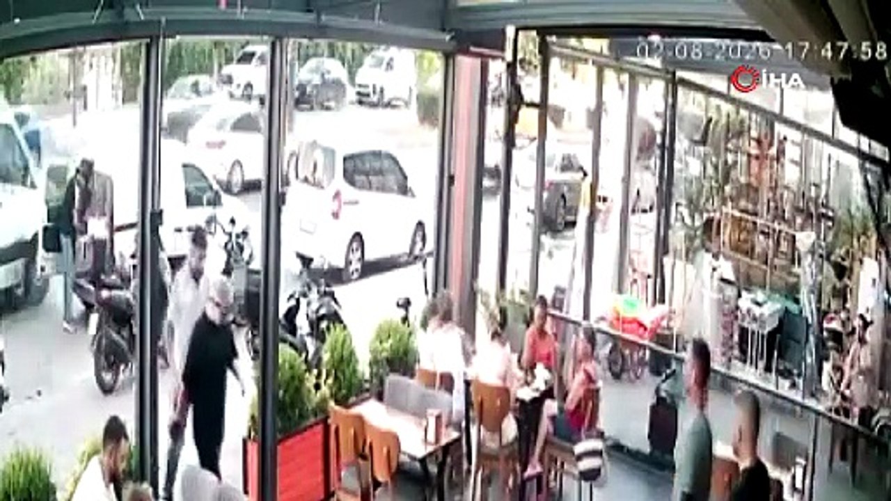 80 yaşındaki sürücü ortalığı birbirine kattı! Korkunç kaza saniye saniye kamerada