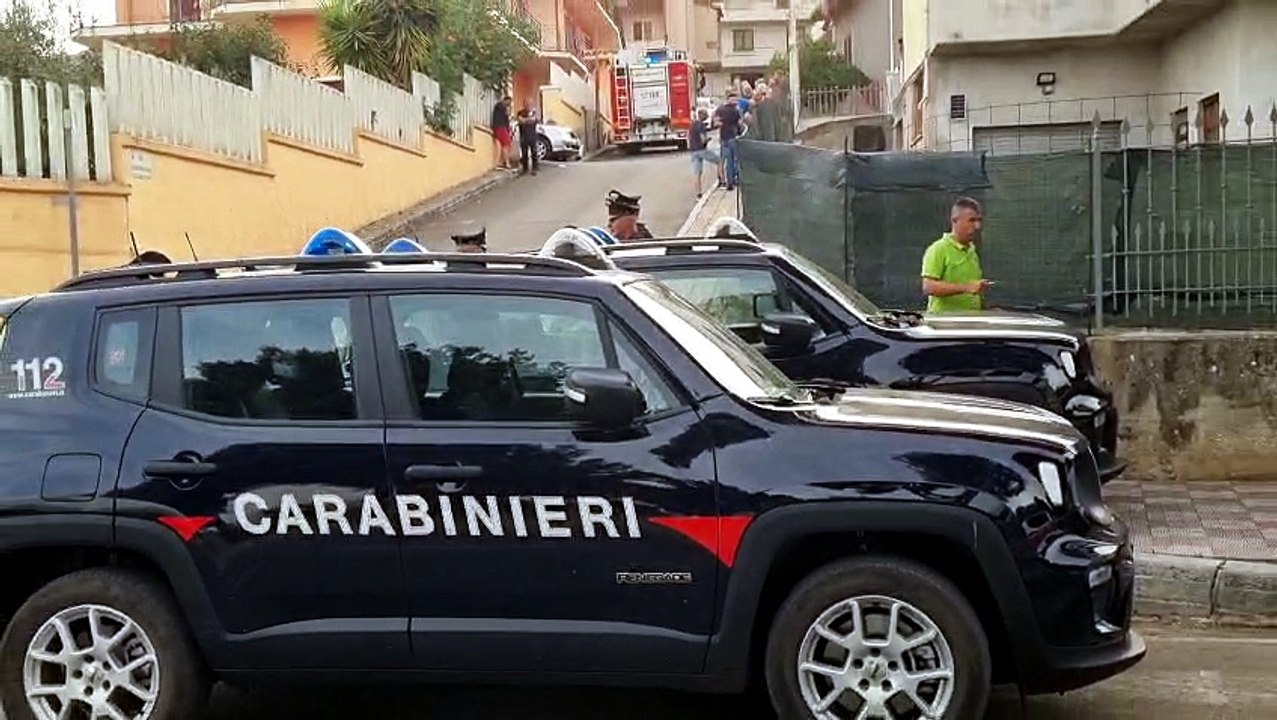 Tragedia a Bono, crolla il muro di un'abitazione: muore un 41enne, grave il padre