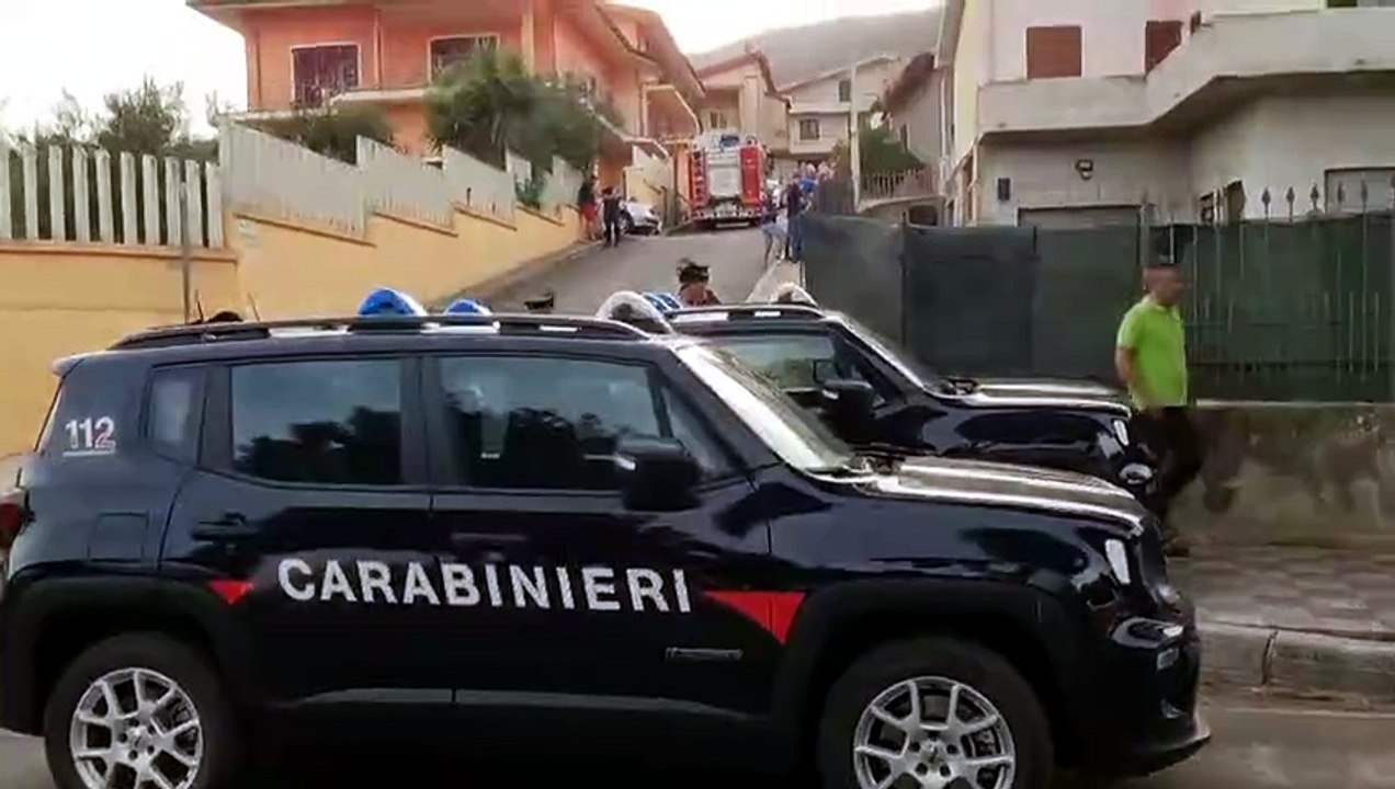 Tragedia a Bono, crolla il muro di un'abitazione: muore un 41enne, grave il padre