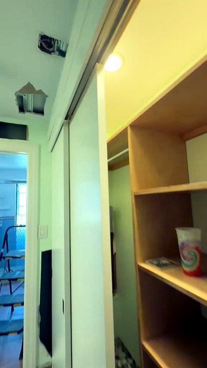 16-mbr-hallway-closet