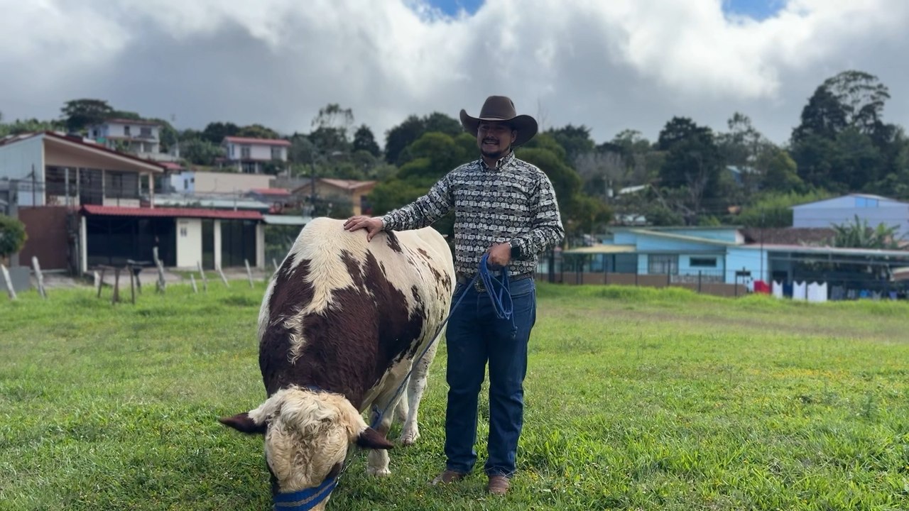 mqn-entre-la-finca-y-la-familia-kenneth-sancho-vive-con-orgullo-sus-raices-310726