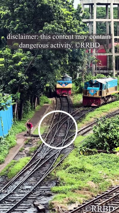 Switching tracks like a boss! 🚂⚡