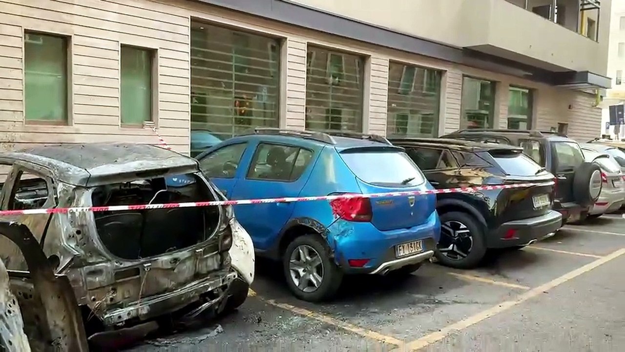 Milano, grosso incendio in via Macchi: 13 auto tra le fiamme, evacuato anche un albergo