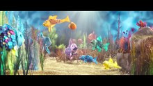 Kennt ihr noch den Regenbogenfisch? Die Bilderbuch-Geschichte kommt jetzt als Puppenspiel ins Kino