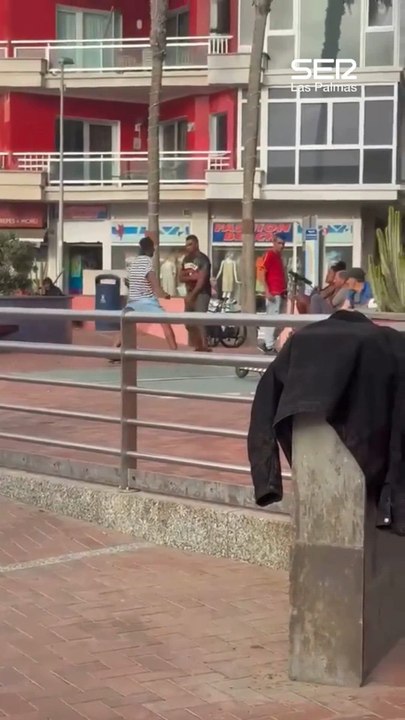 Pelea a plena luz del día en Las Canteras