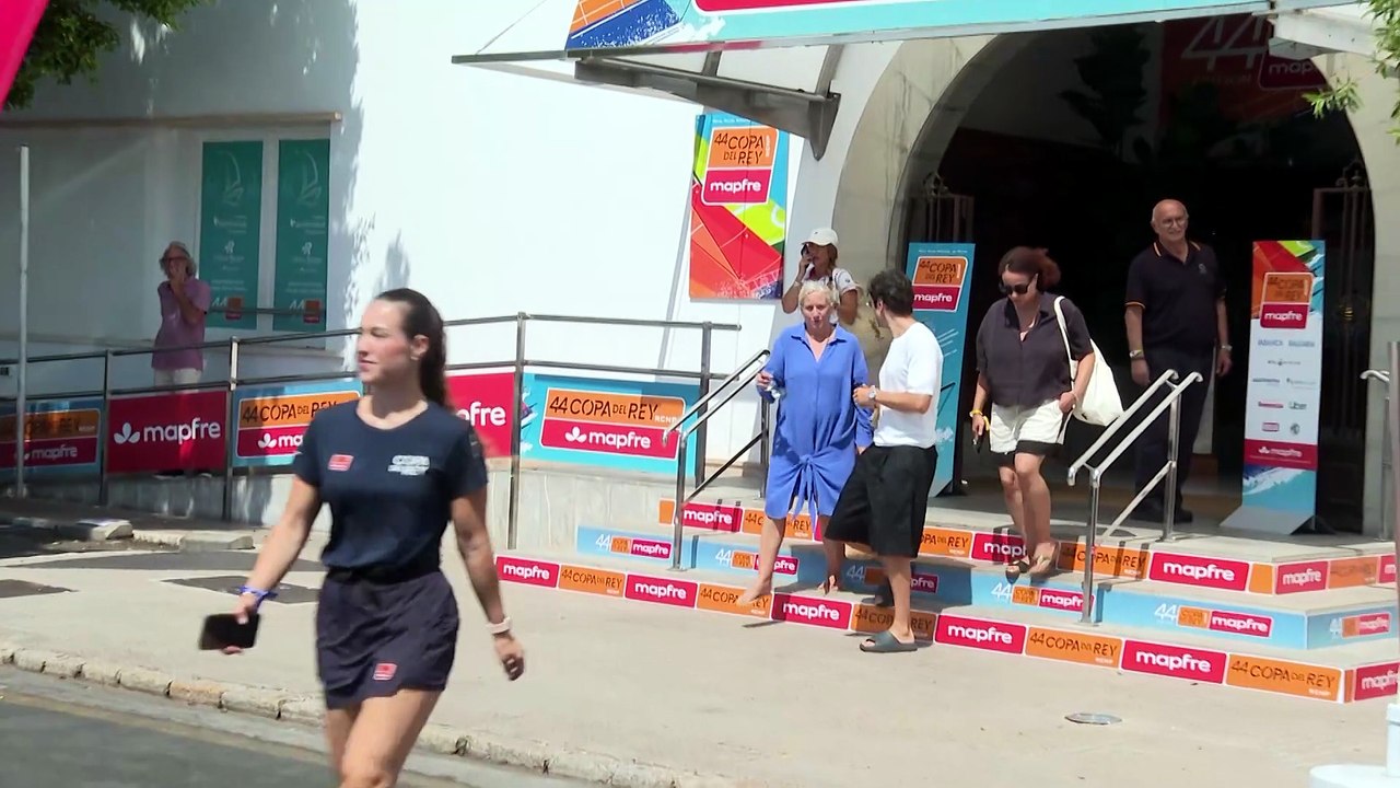 Javier Rey asiste a las regatas de Mallorca con la ausencia de Blanca Suárez
