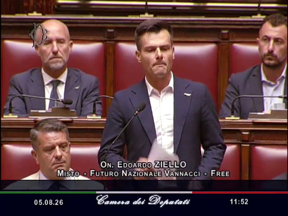 Ziello agita un cappio nell'Aula della Camera: "Fermatevi"