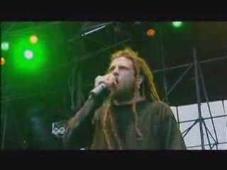 SIX FEET UNDER - BRINGER DES BLUTES LIVE