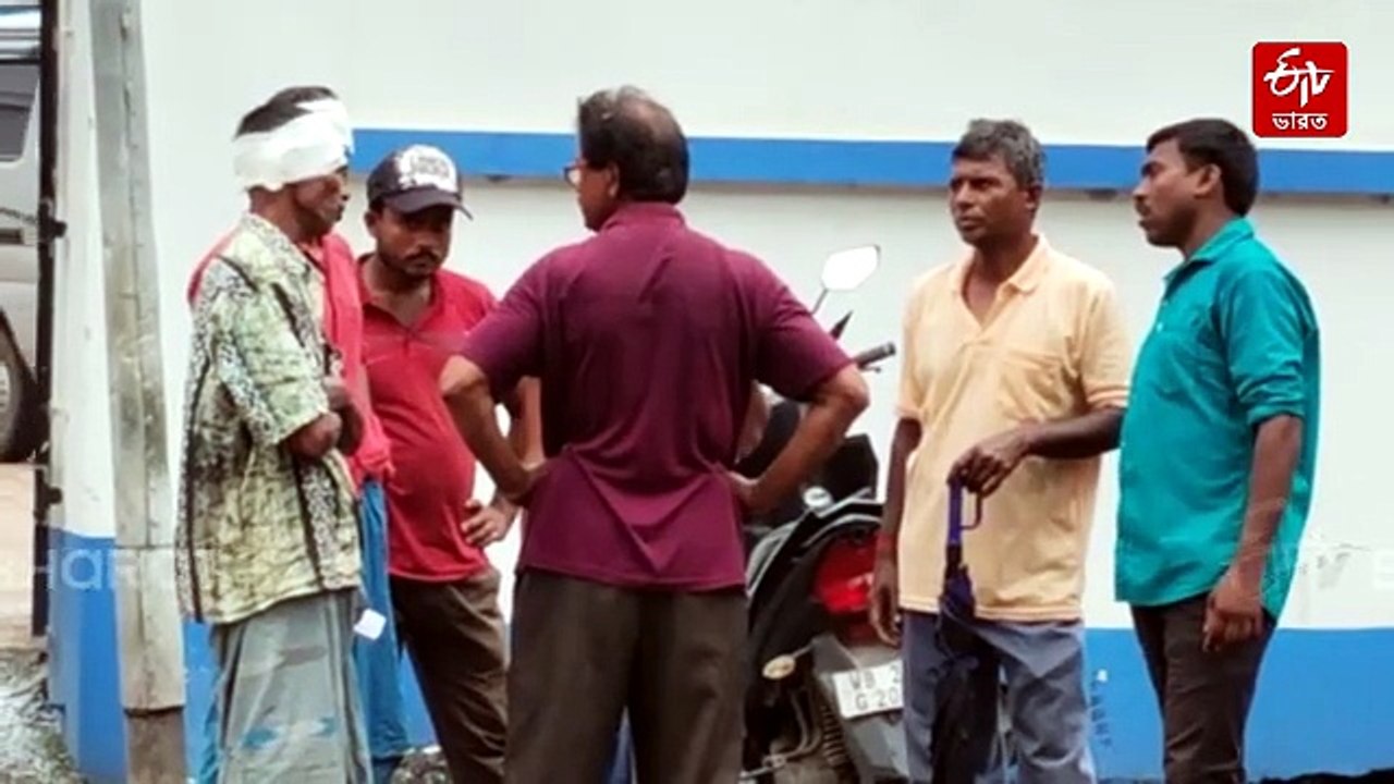কৃষকদের যাতায়াতের পথ আটকে শুয়োরের খামার ! তুমুল সংঘর্ষে রক্তাক্ত তিন
