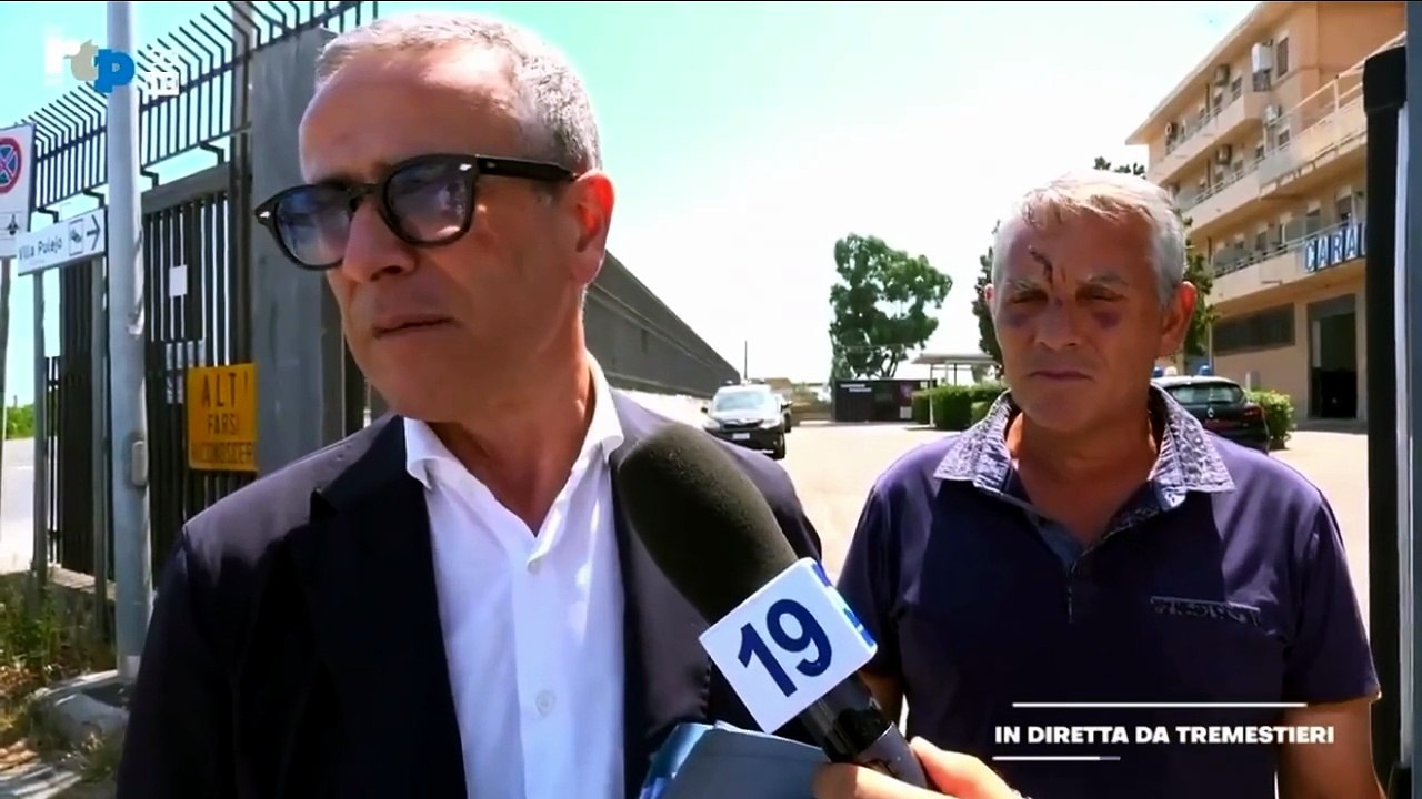 L'uscita dall'interrogatorio dell'avvocato Scordo e di Pasquale D'Ali