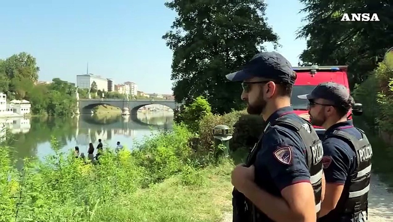 Torino: non si ferma all'alt, inseguito dalla polizia finisce nel Po
