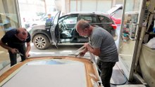 31 Tavan Döşemesinin Kumaşı Yapıştı Kesimi Yapılıyor SunRoof Cam Tavan Döşemesi Bülent Usta Tel 🢃