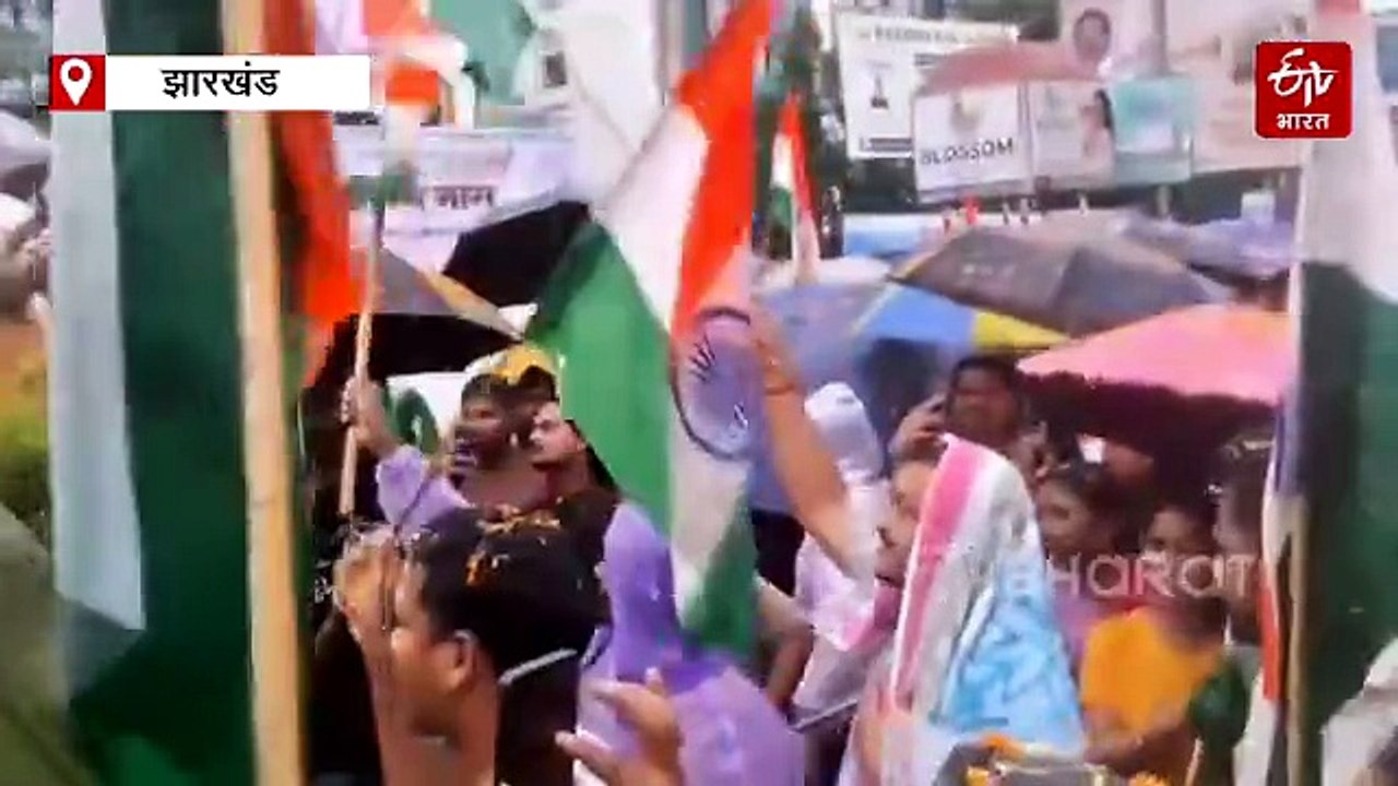 भारी बारिश के बीच छात्रों की तिरंगा यात्रा, JPSC-JSSC मामले में दिखा आंदोलन का शक्ति प्रदर्शन
