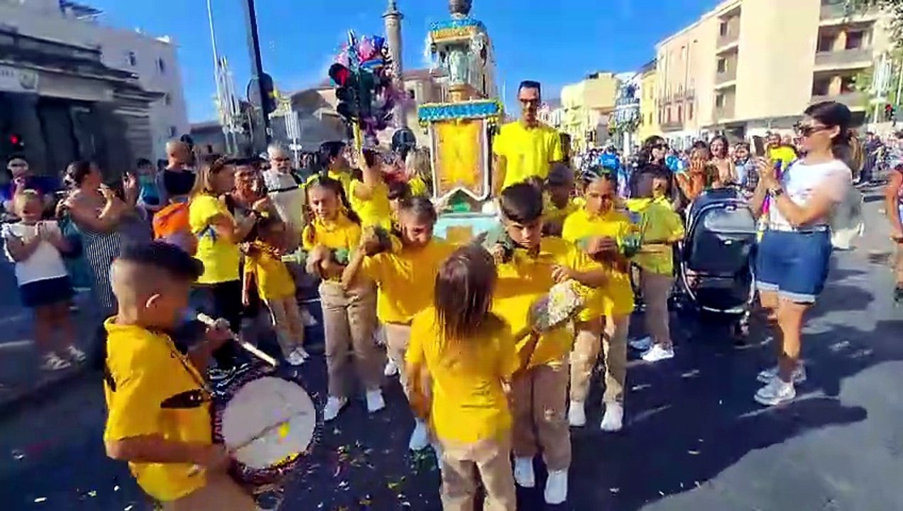 Sassari, 300 bambini per i mini Candelieri: il pi? piccolo con il cero dei Sarti