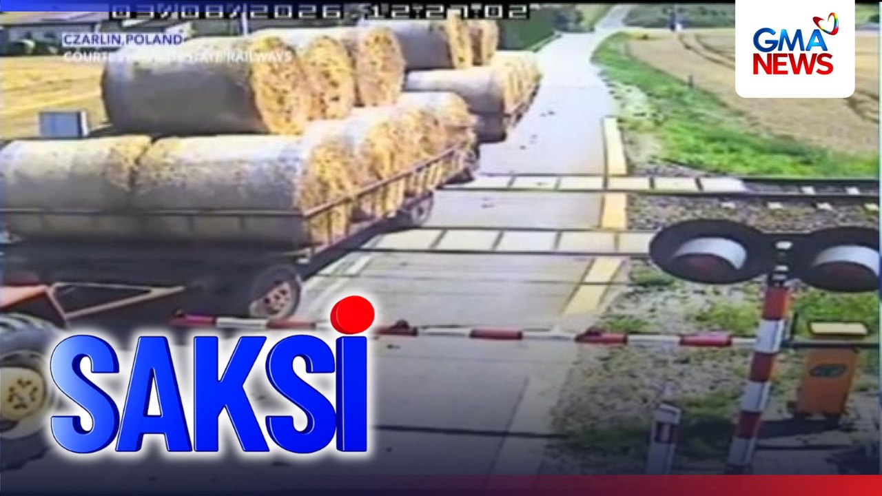Farm trailer na huminto habang nasa riles, nasalpok ng tren | Saksi