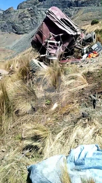 Cae cisterna en carretera a los Yungas