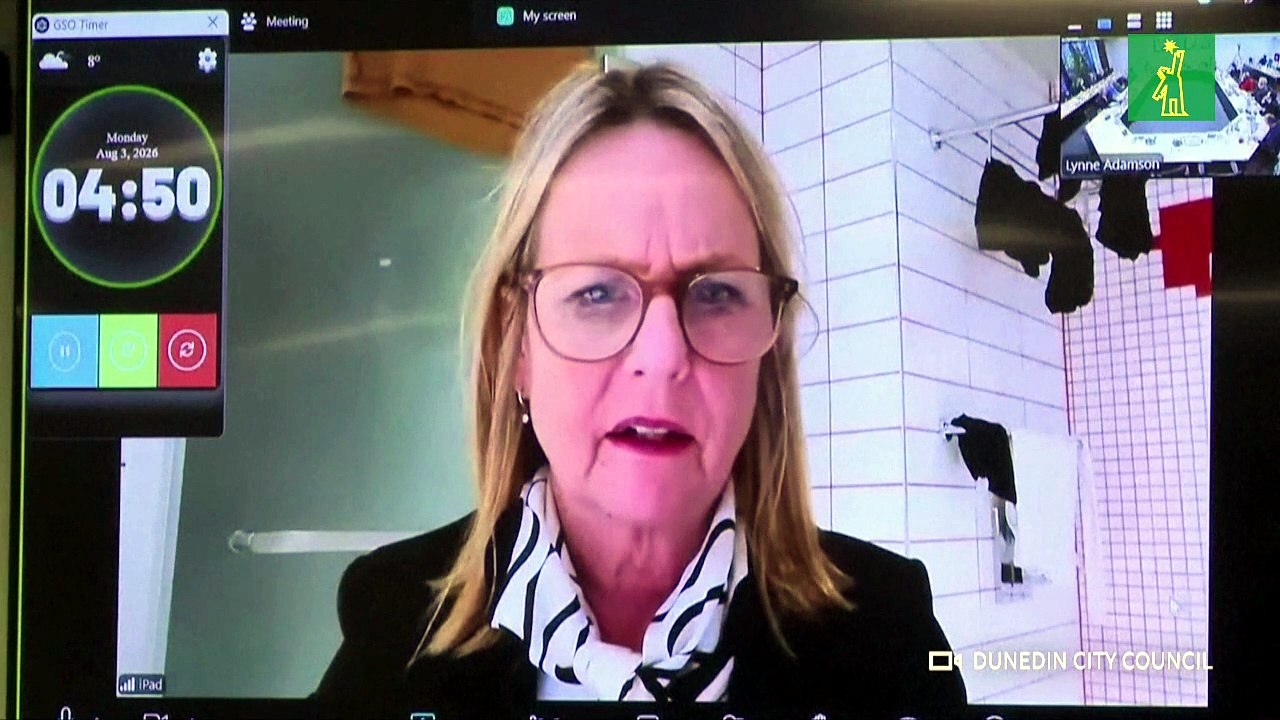 Una política neozelandesa se conectó a una reunión... desde el baño