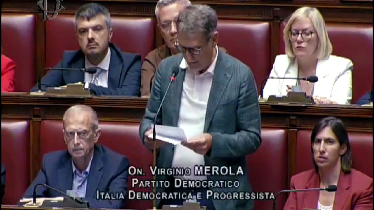 Strage di Bologna, Virginio Merola si commuove alla Camera: video