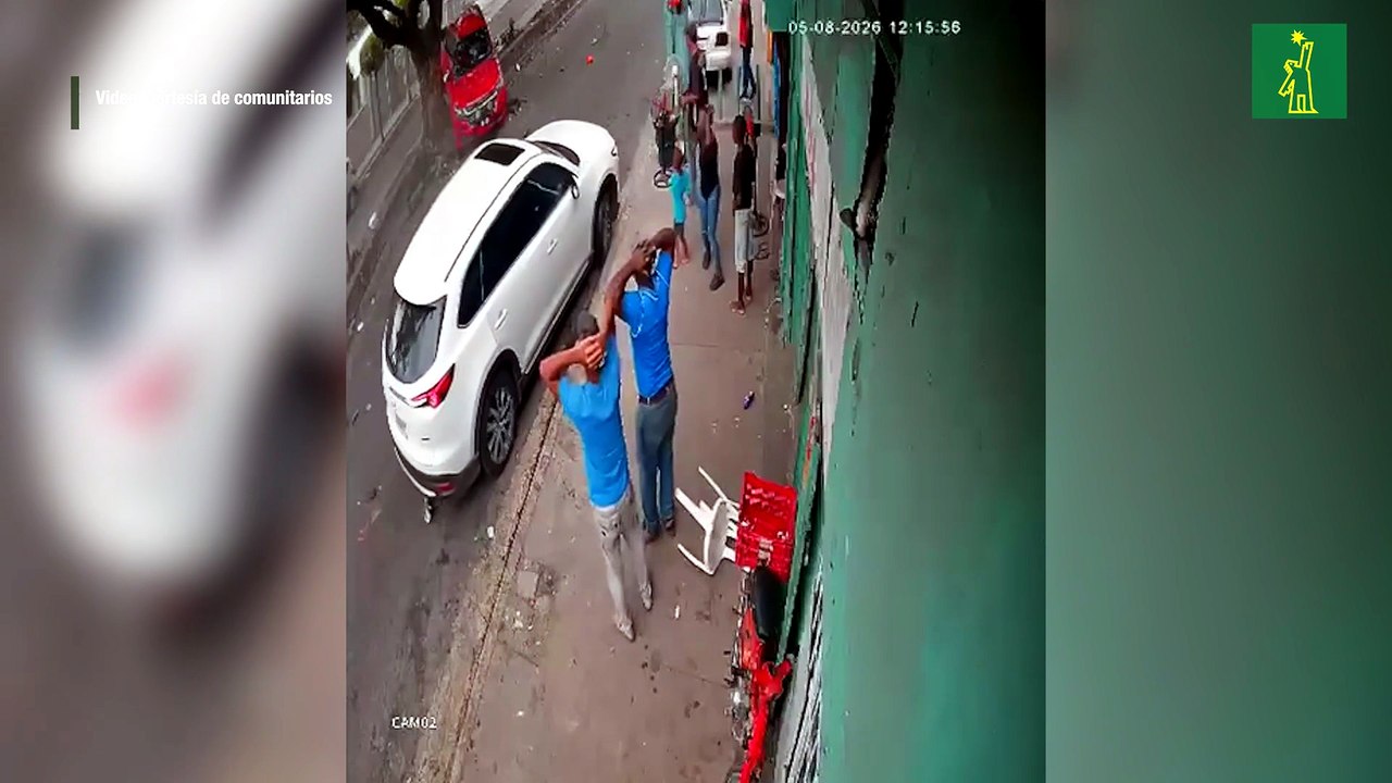 Momento en que dos adultos y una niña mueren tras ser embestidos por una camioneta en el sector Los Ríos