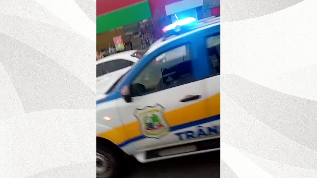 Caminhão colidiu com seis veículos estacionados na Serra