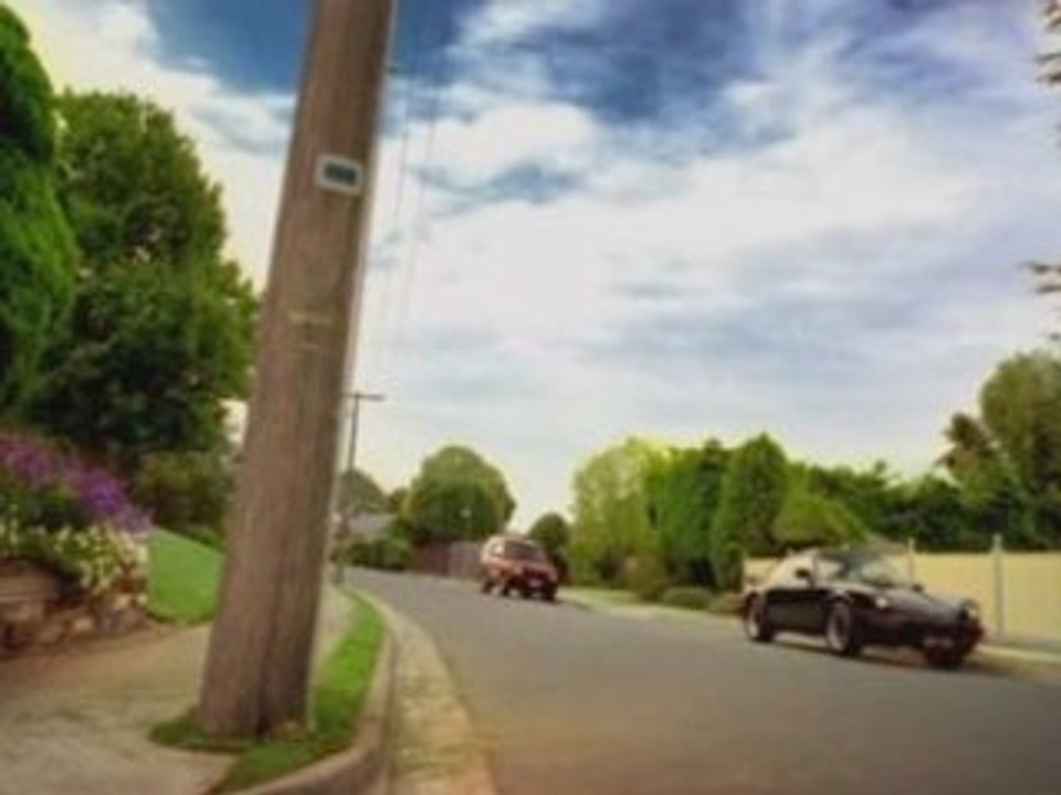 Porche accidentée par un gros poteau électrique