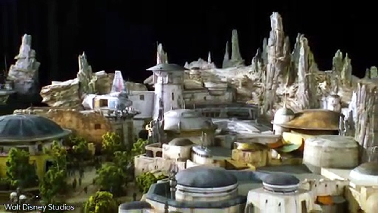 Disneyland's Star Wars: Galaxy's Edge Reservations Sold Out in Less Than Two Hours | THR News [Full Movie]