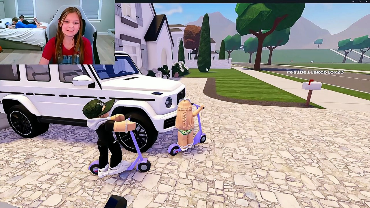 Bella Pranks her Dad on Berry Avenue.. Even While hes SLEEPING!!!