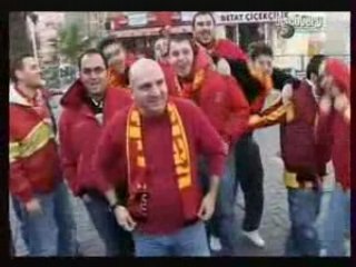 Video herunterladen: HOOLIGANS FC - Turquie 3.5 Reportage Sur Les Hooligans