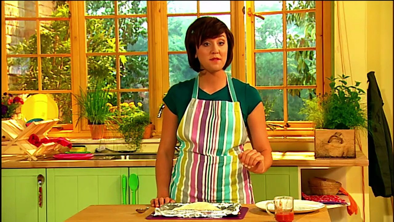 Cbeebies I Can Cook Spicy Baked Wraps 1x17...mp4