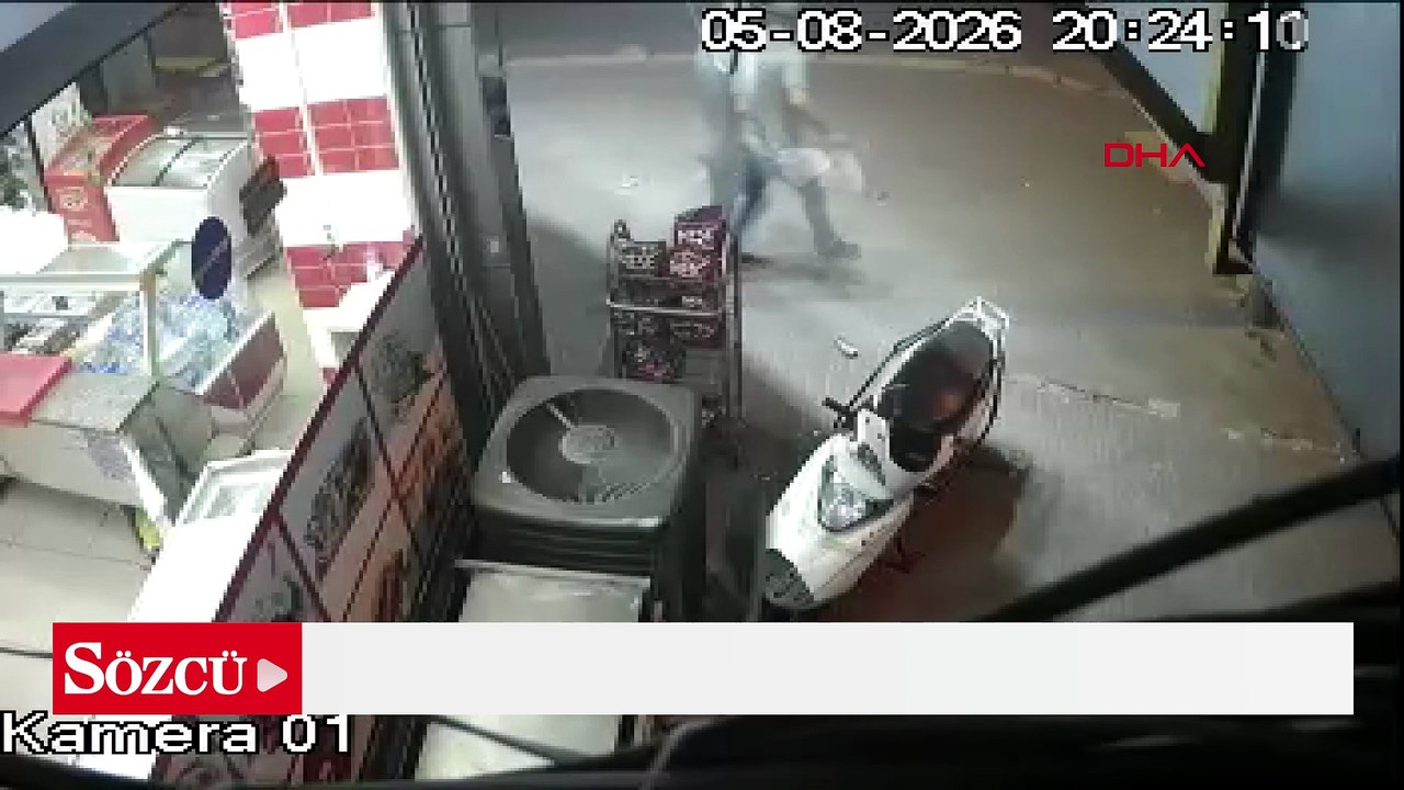 Bahçelievler'de tahliye edilen 4 katlı binanın çöktüğü anlar kamerada