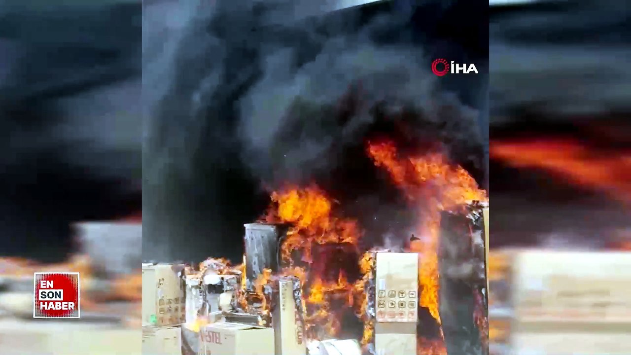 Hatay'da yetkili servisin önündeki beyaz eşyalar ardı ardında patlayarak alevlere teslim oldu