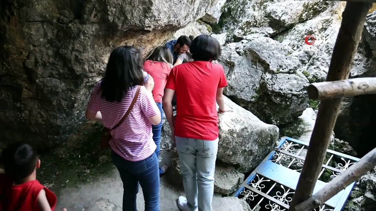 Yazın ortasında bile eksi 20 derece: Buzluk Mağarası ziyaretçileri şaşırtıyor