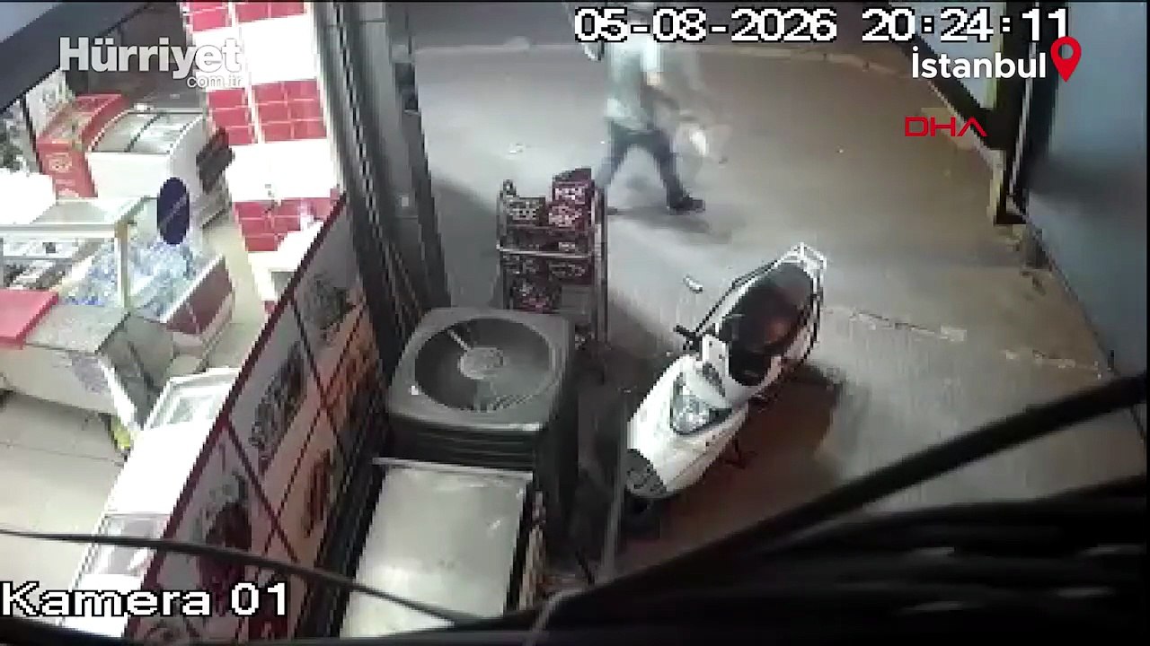Bahçelievler'de tahliye edilen 4 katlı binanın çöktüğü anlar saniye saniye kamerada