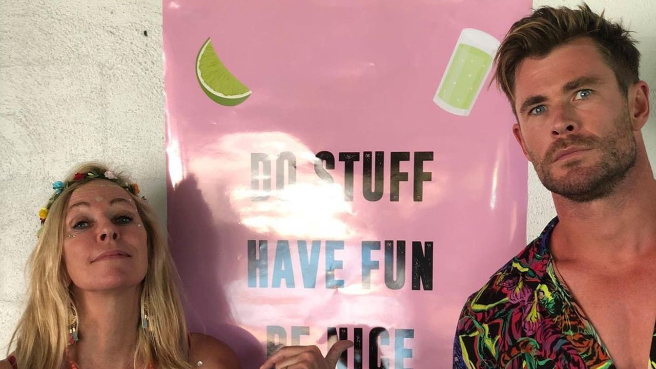 Elsa Pataky felicita a la madre de Chris Hemswo...