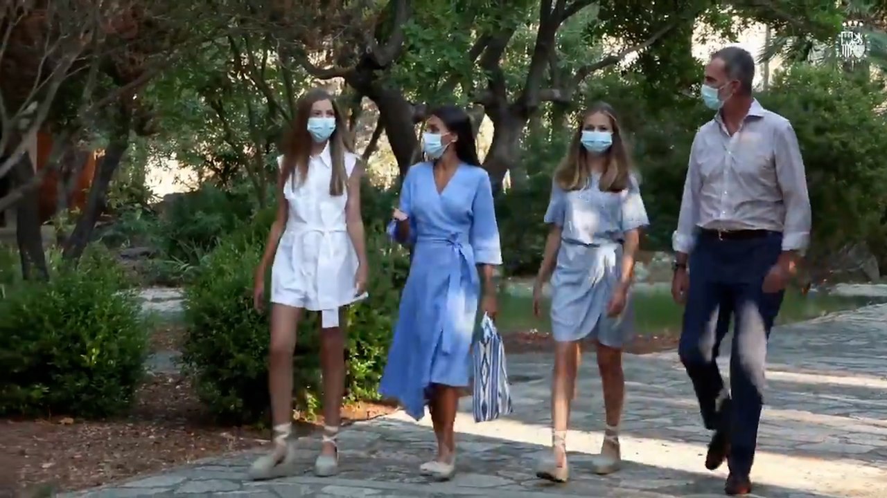Los Reyes y sus hijas visitan la Sierra de Tramontana y el Santuario de Lluc en su primer plan familiar en Mallorca