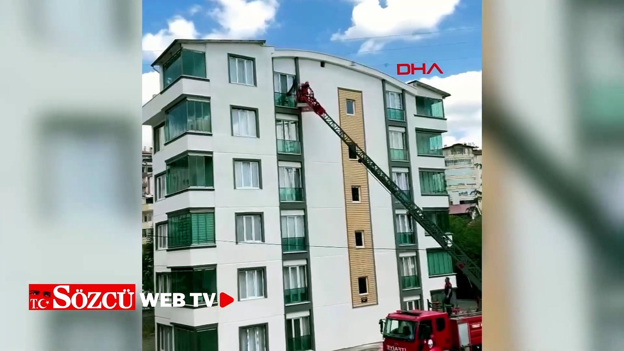 Balkon korkuluğuna sıkışan güvercini itfaiyeciler kurtardı