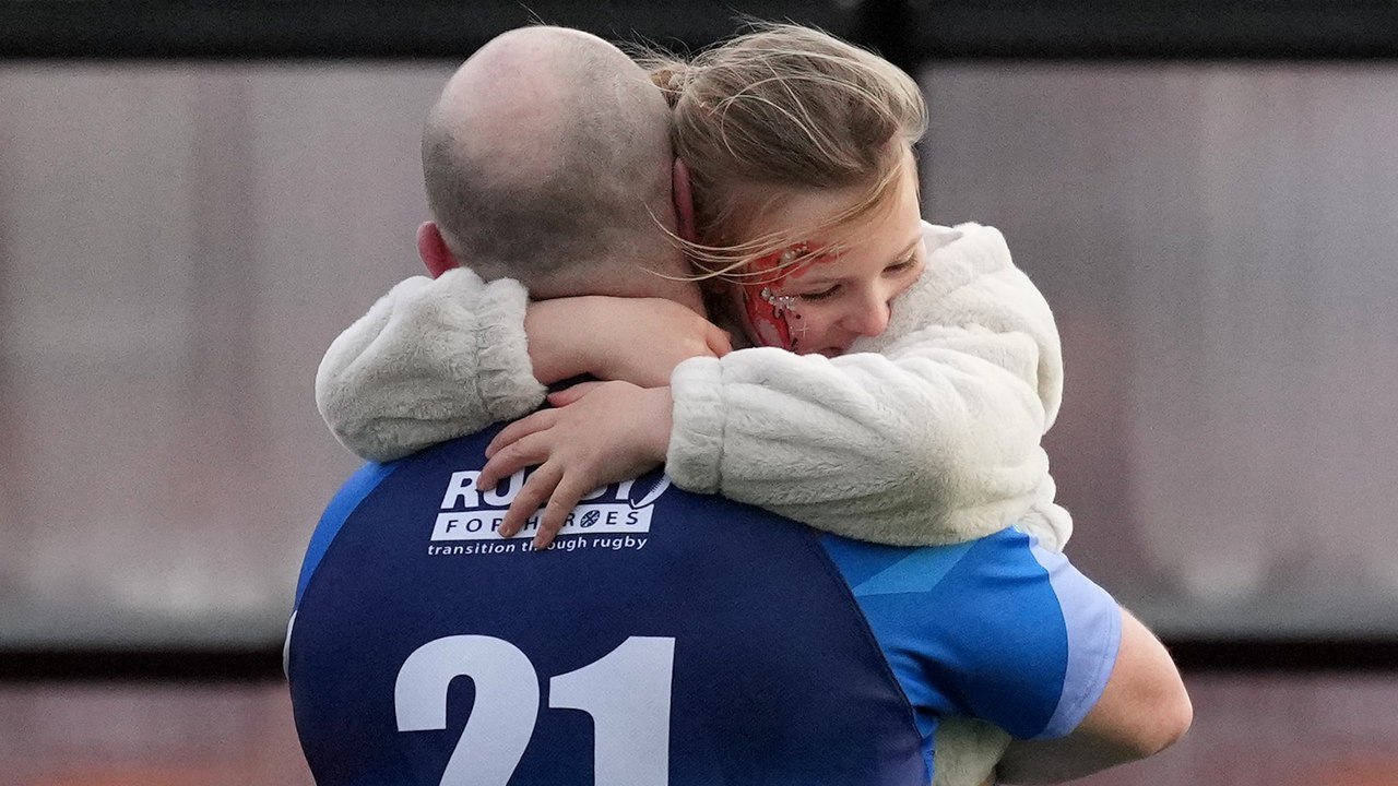 Mia Grace protagoniza estas tiernas imágenes con su padre, Mike Tindall